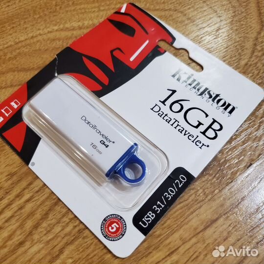 Флешка Kingston и Sandisk