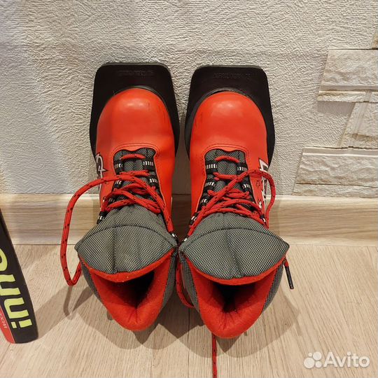 Беговые лыжи 150, палки 100, ботинки р.33