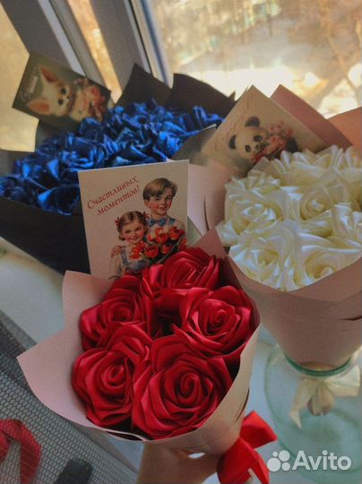 Розы из атласных лент