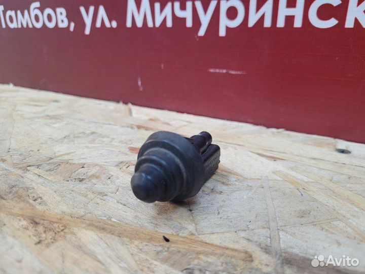 Концевик двери Renault Sandero Stepway