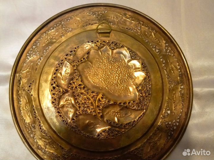 Настенная тарелка