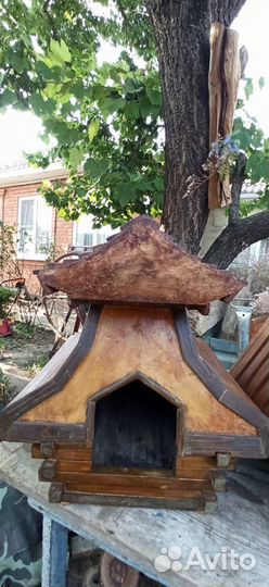 Будка для собаки и домики для кошек