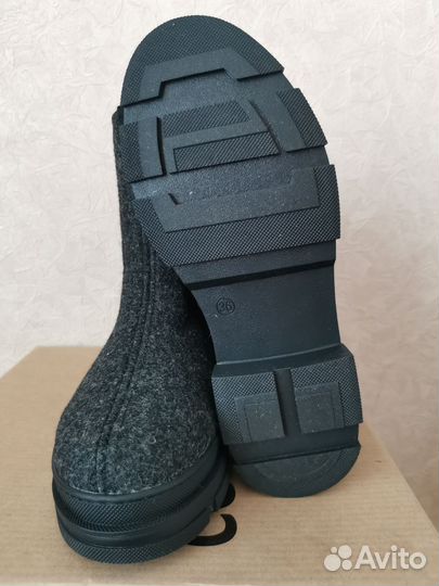 Новые валенки р. 36 (в идеале на р. 35)