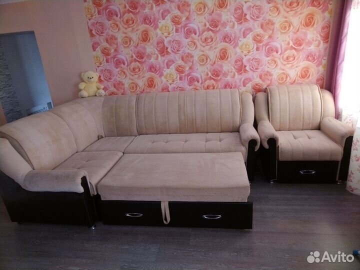 Угловой диван и кресло бу