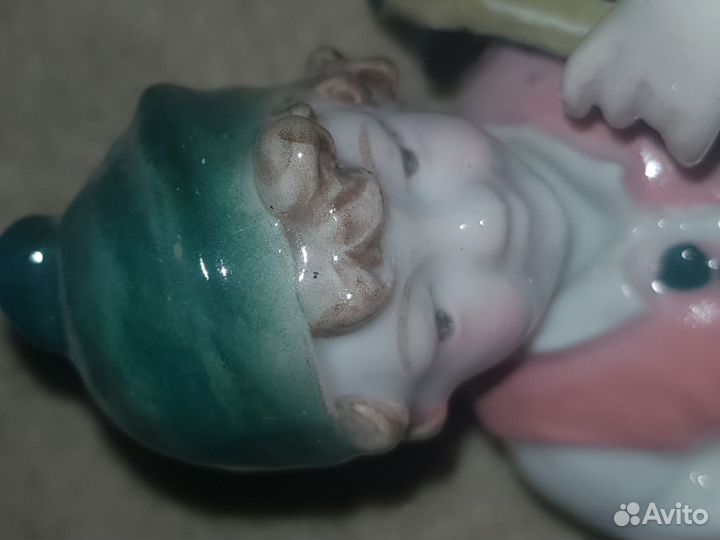 Фарфоровая статуэтка