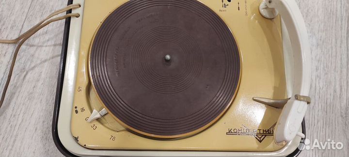 Проигрыватель винила 