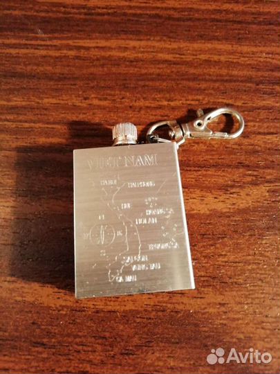 Компактная бензиновая зажигалка