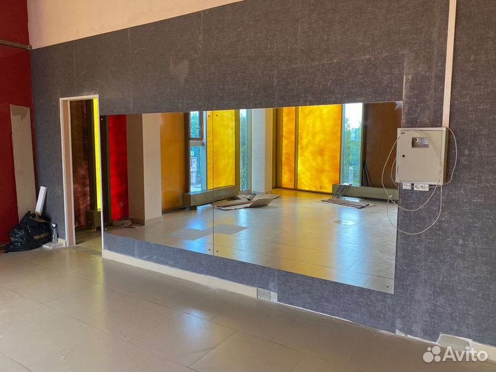 Большое зеркало для танцевального зала