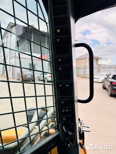 Мини-погрузчик CASE SV300B, 2022