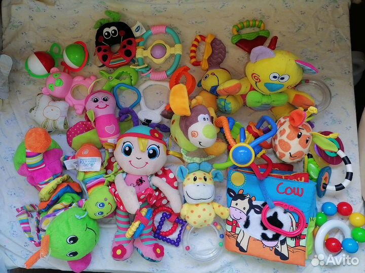 Детские развивающие игрушки пакетом 0+
