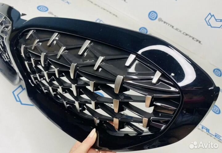 Решетка радиатора BMW 3 G20 соты хром/черная