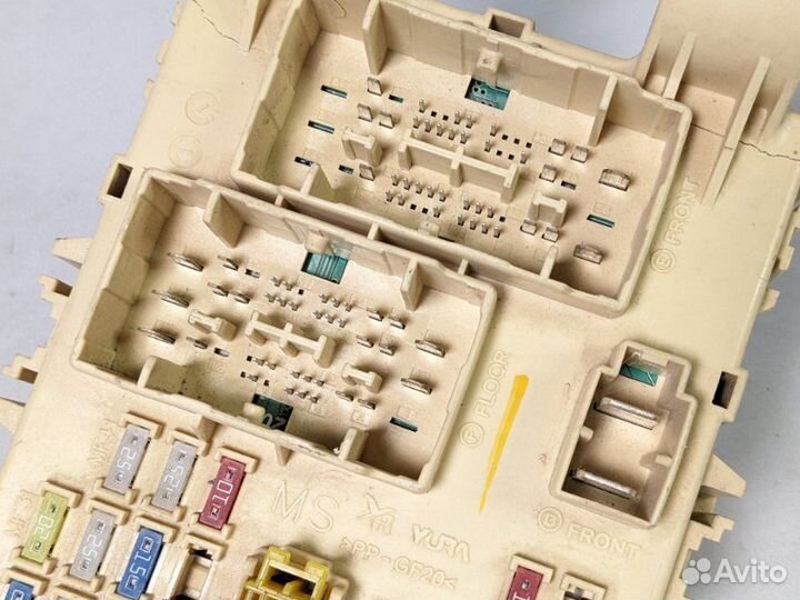 Блок предохранителей салонный Kia Rio седан 2014
