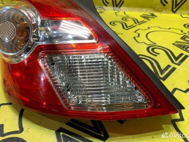 Стоп сигнал задний левый Nissan Tiida C11 HR15DE