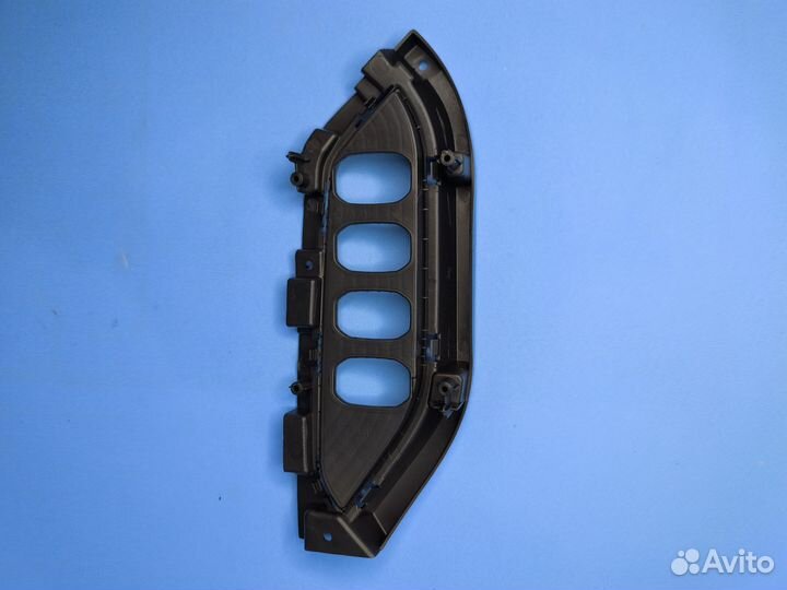 Накладка фары противотуманной левая X70 Plus