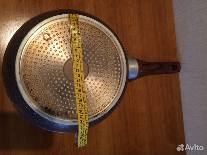 Сковорода,стаканы с крышкой,ручка для сковороды