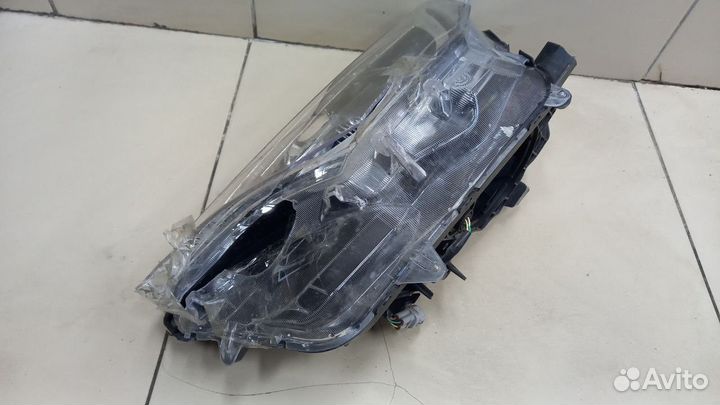 Фара передняя левая Toyota RAV4