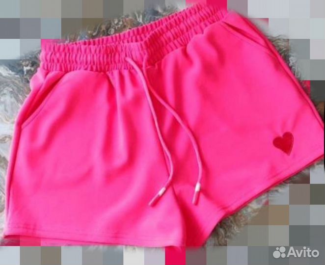 Яркие шорты с завышенной талией