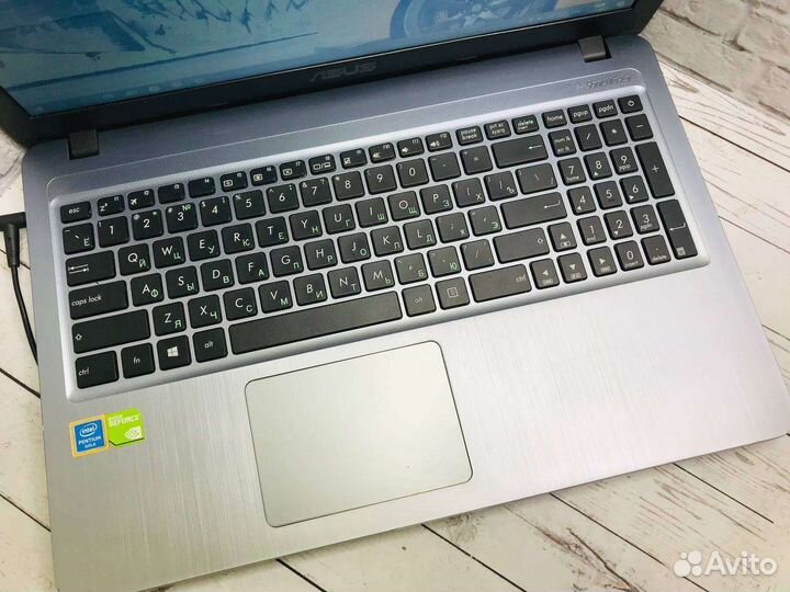Ноутбук asus
