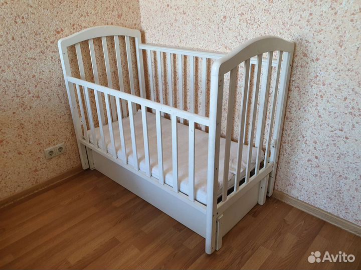 Детская кроватка