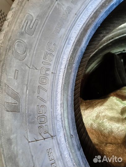 Ovation V-02 205/70 R15C