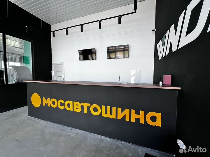 Westlake SA37 245/40 R18 97W