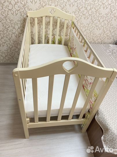 Детская кровать с универсальным маятником