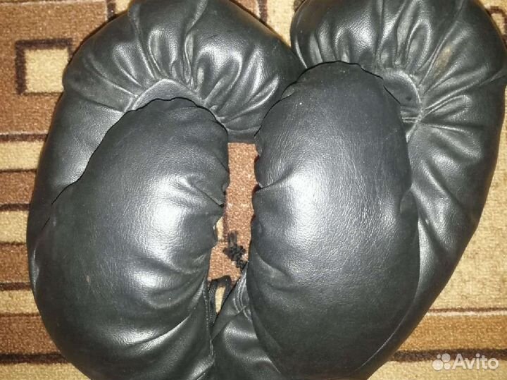 Боксерские перчатки