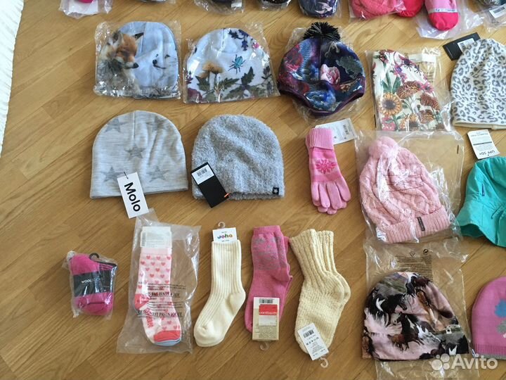 Разные шапочки, носки и варежки molo, racoon