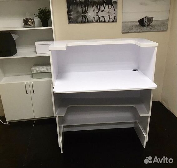 Стойка ресепшн