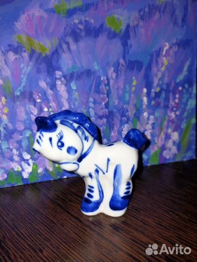 Фарфоровая статуэтка 