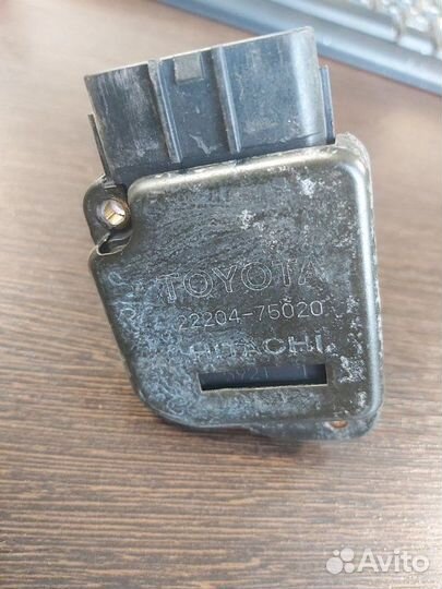 Датчик массового расхода воздуха Toyota Land