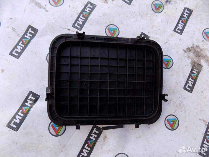 Крышка (дверца) бардачка Megane II 2002-2009