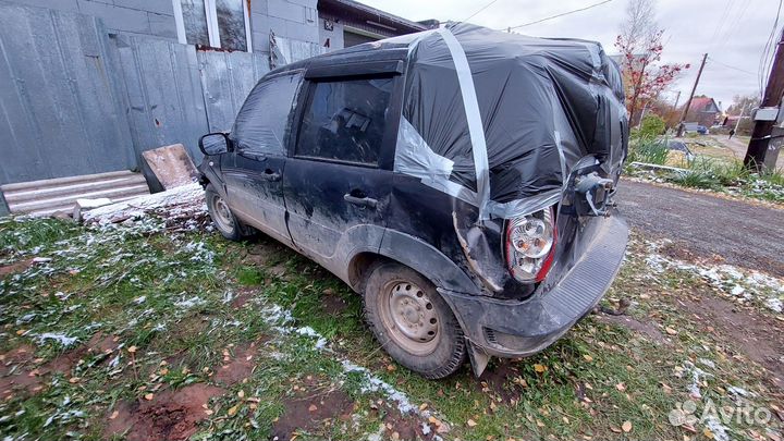 Chevrolet Niva 1.7 МТ, 2013, битый, 72 000 км