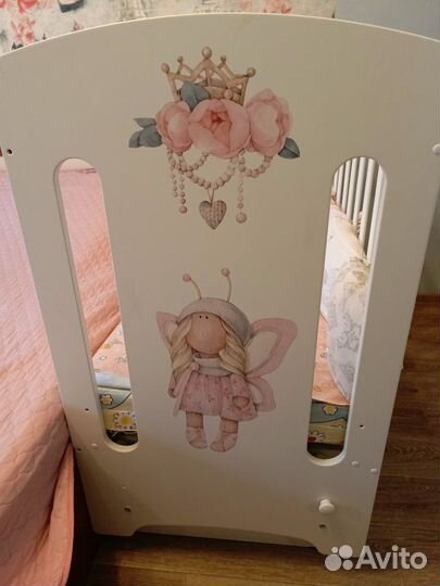 Кроватка для новорожденных с маятником