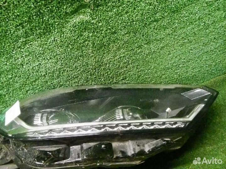 Фара правая Volkswagen Passat