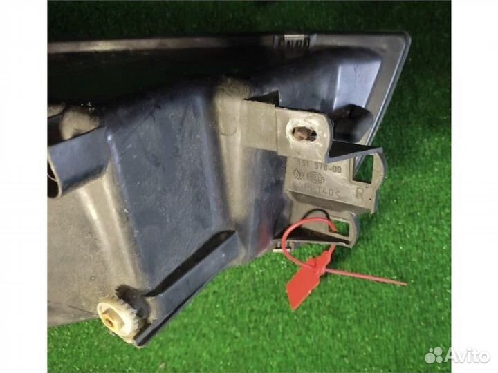 Фара правая Mitsubishi Carisma 1.6 1998