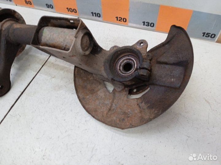 Кулак поворотный передний правый Volkswagen