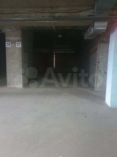 Машиноместо, > 30 м²