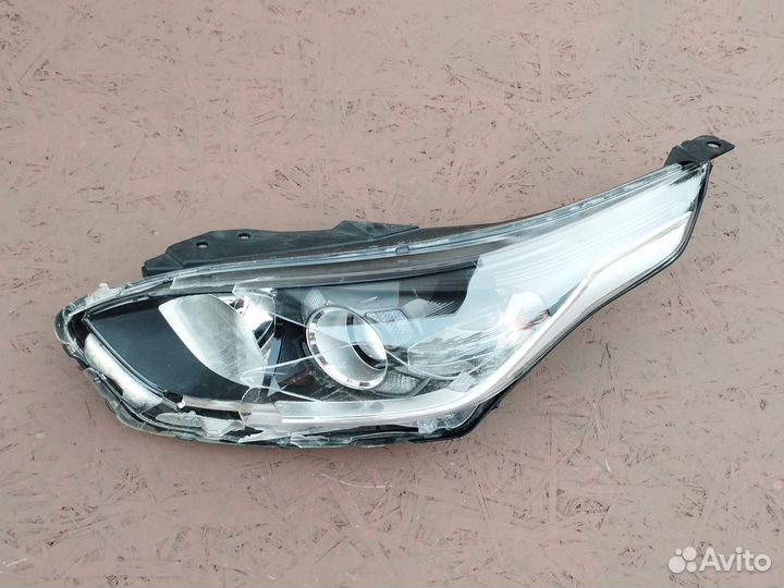 Фара левая Kia Ceed 3 2018 2019 2020 2021