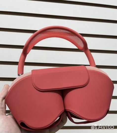 AirPods Max красные
