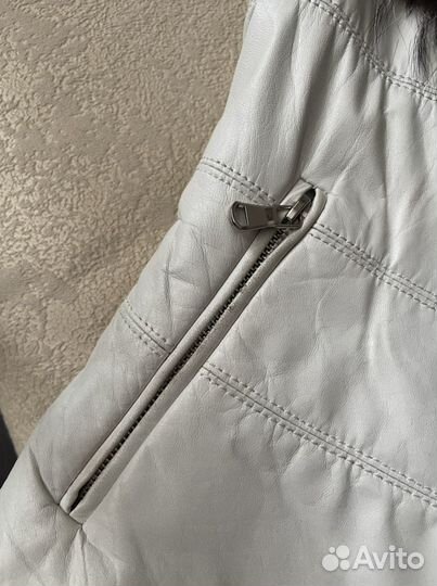 Кожаная жилетка с мехом