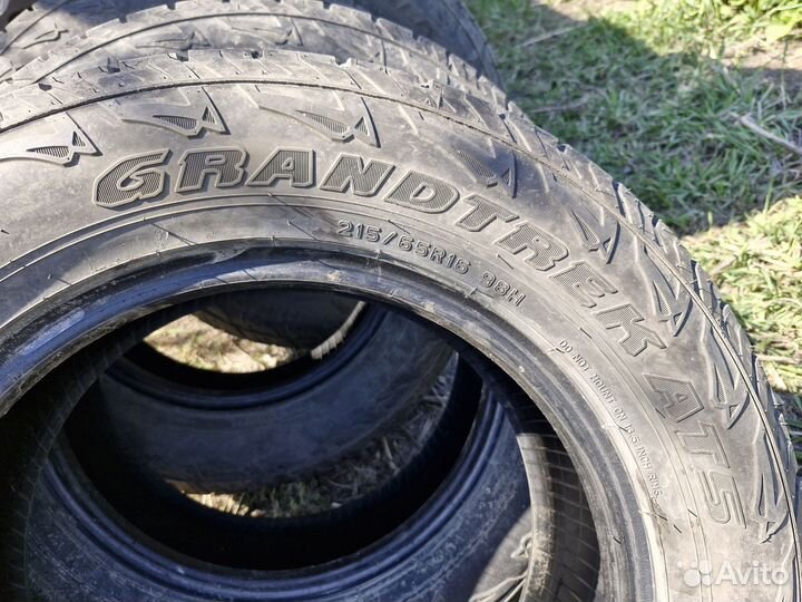 Dunlop Grandtrek AT5 215/65 R16
