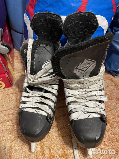 Коньки хоккейныйе