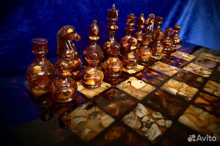 Шахматы из янтаря