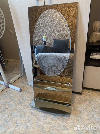 Зеркало в ванную с полочкой