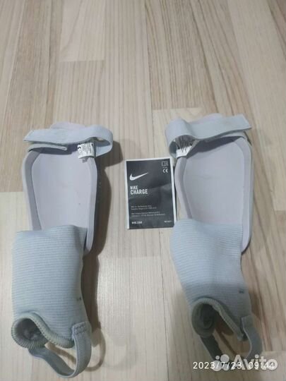 Щитки футбольные Nike новые S