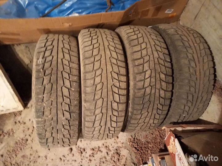 Michelin Agilis 235/65 R17