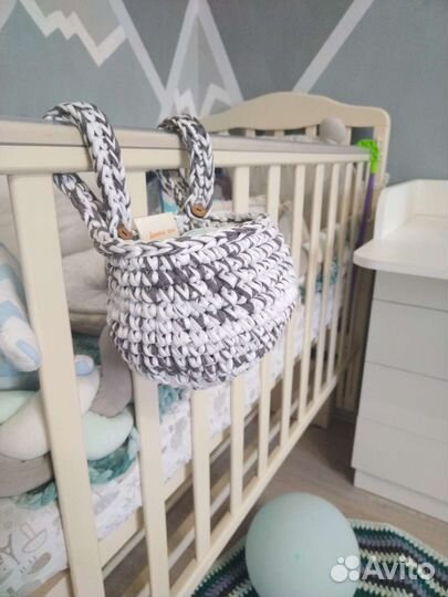 Подвесная корзинка на детскую кроватку