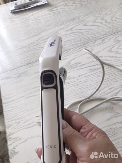 Плойка поднимает волосы от корней и создает обьем