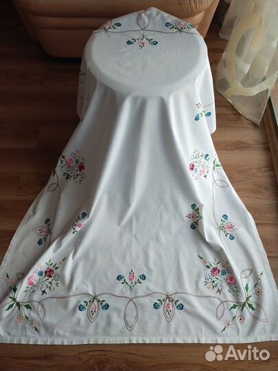 Скатерть ручная вышивка гладью Германия